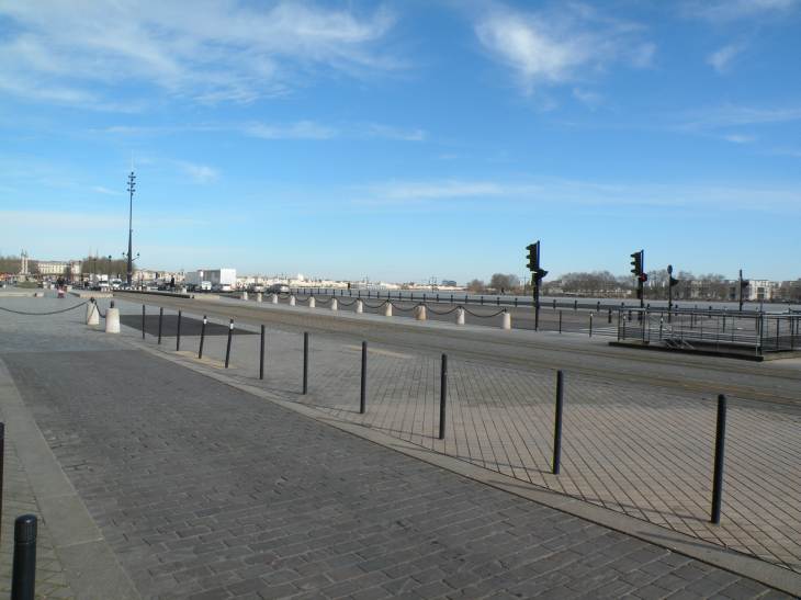  les quais et la Garonne